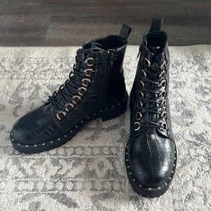 Combat boots